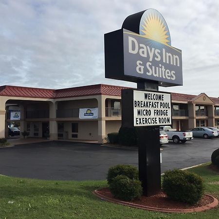 Days Inn & Suites By Wyndham Warner Robins Near Robins Afb מראה חיצוני תמונה