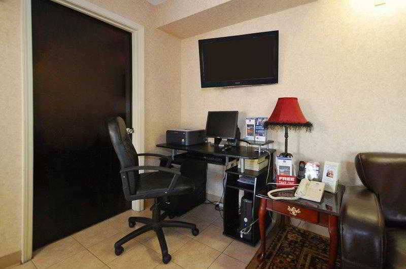 Days Inn & Suites By Wyndham Warner Robins Near Robins Afb מראה חיצוני תמונה