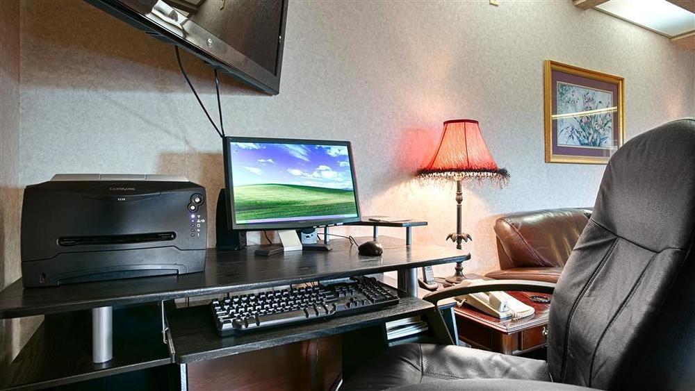 Days Inn & Suites By Wyndham Warner Robins Near Robins Afb מראה חיצוני תמונה