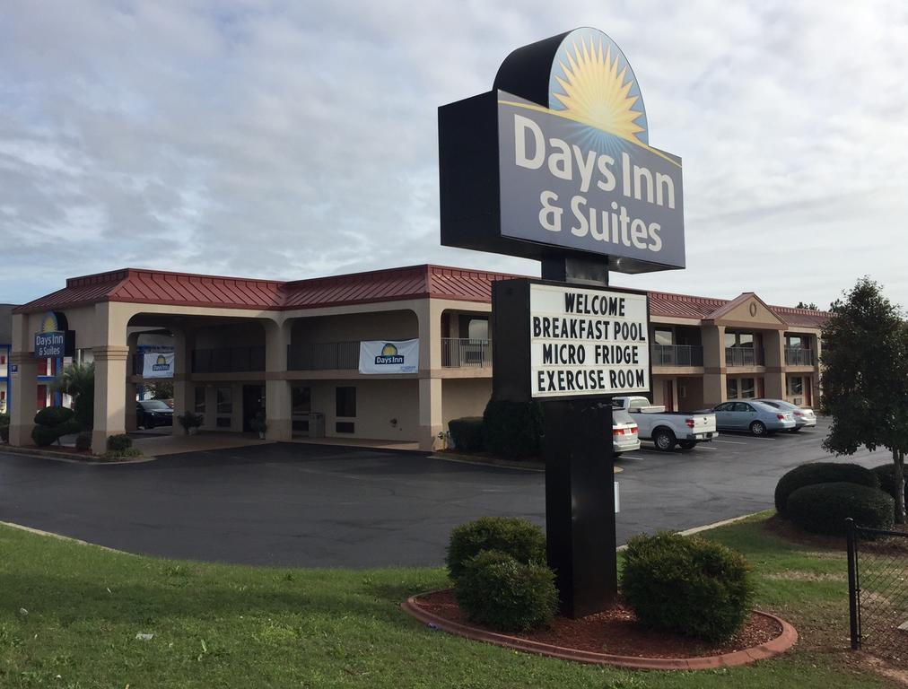 Days Inn & Suites By Wyndham Warner Robins Near Robins Afb מראה חיצוני תמונה
