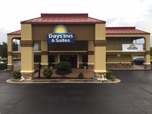 Days Inn & Suites By Wyndham Warner Robins Near Robins Afb מראה חיצוני תמונה