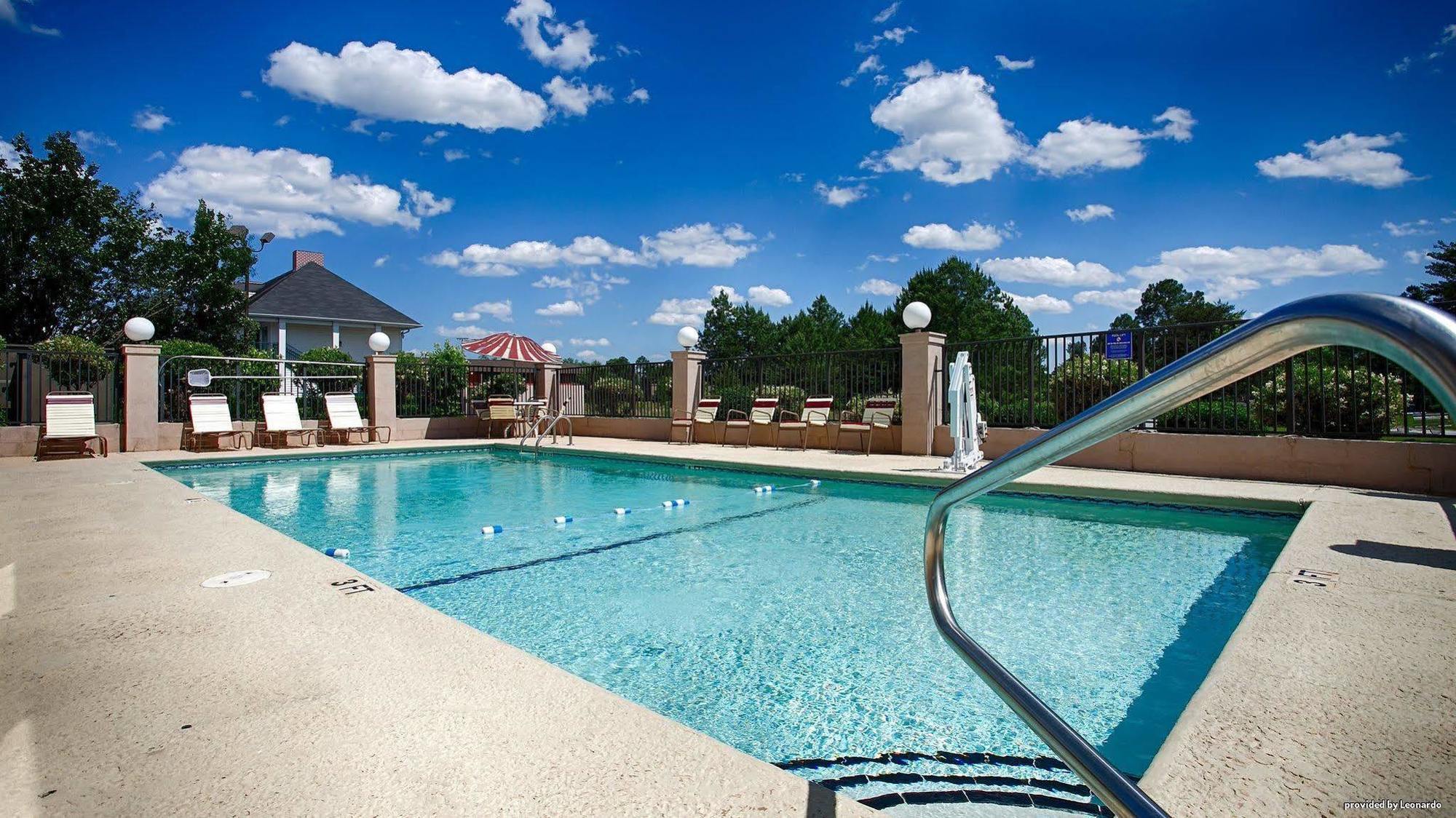 Days Inn & Suites By Wyndham Warner Robins Near Robins Afb מראה חיצוני תמונה