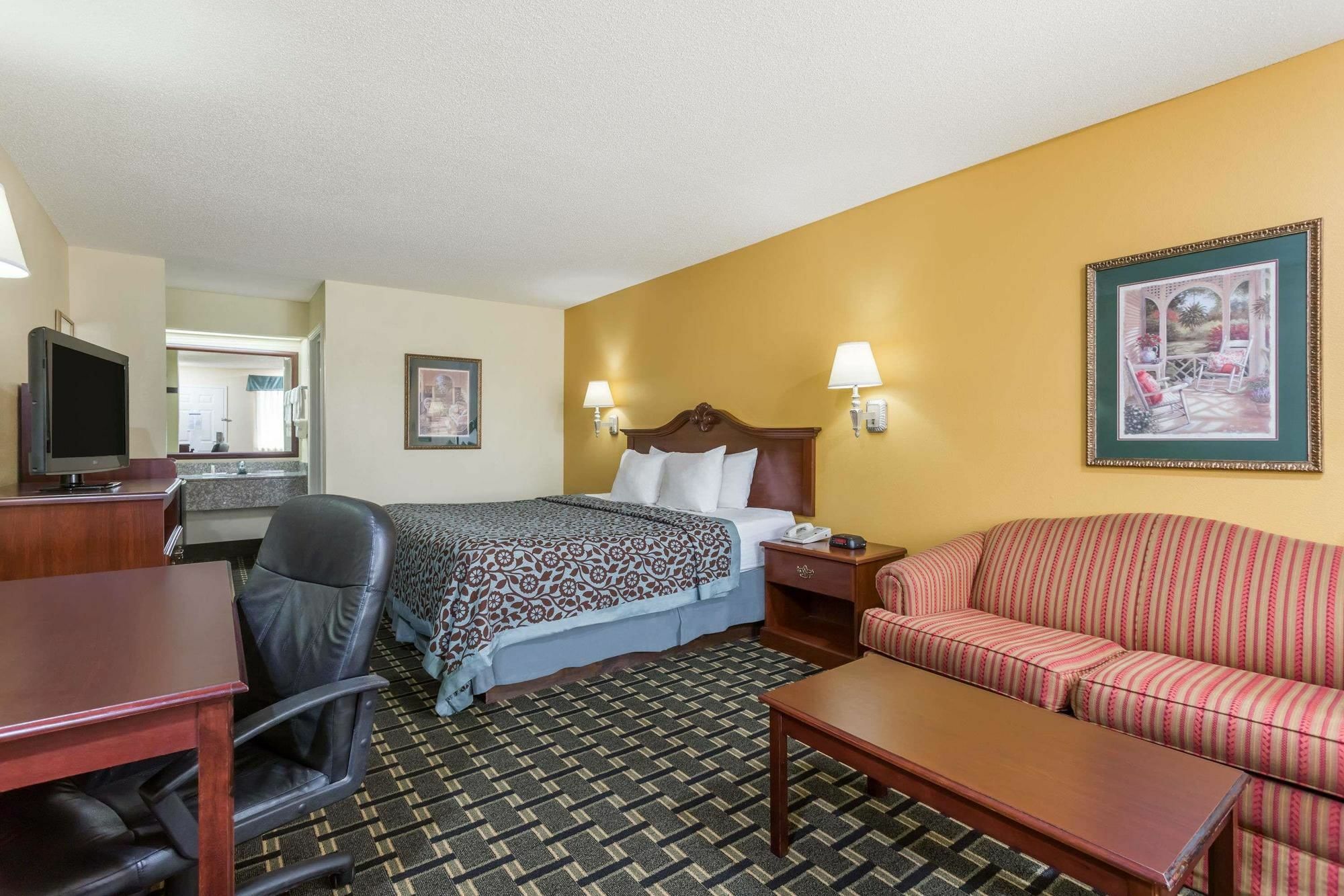 Days Inn & Suites By Wyndham Warner Robins Near Robins Afb מראה חיצוני תמונה